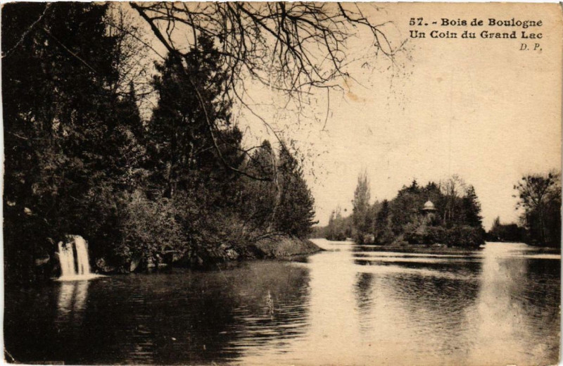 Carte postale ancienne Bois de Boulogne - Un coin du Grand Lac à Paris 16e
