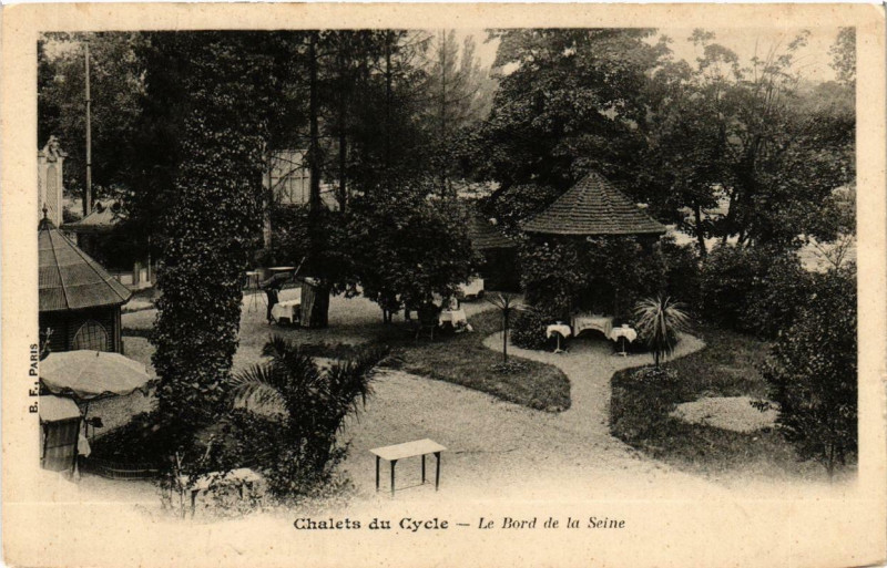 Carte postale ancienne Chalets du Cycle. Le Bord de la Seine à Suresnes