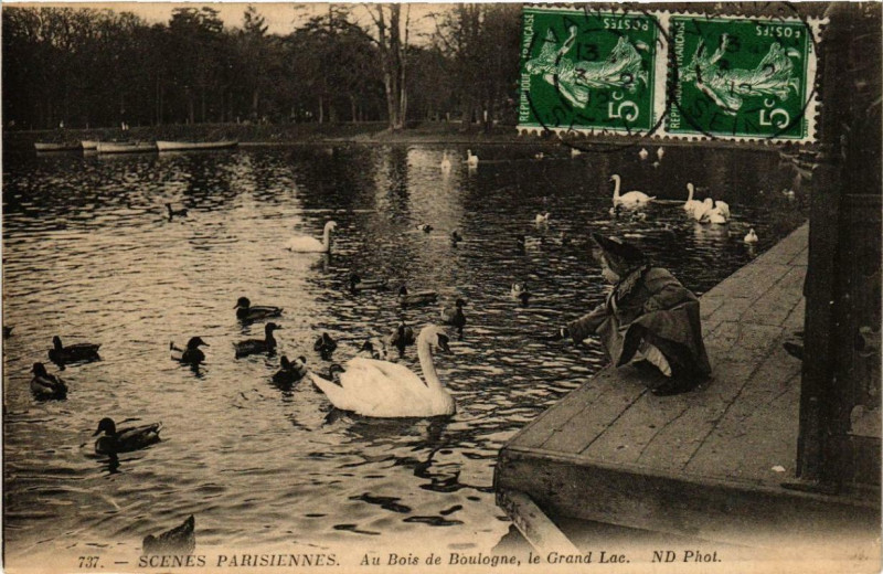 Carte postale ancienne Au Bois de Boulogne : Le Grand Lac à Paris 16e