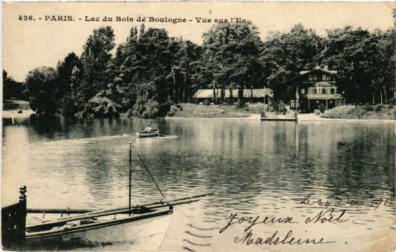 Carte postale ancienne Lac du Bois de Boulogne - Vue sur l'Ile à Paris 16e
