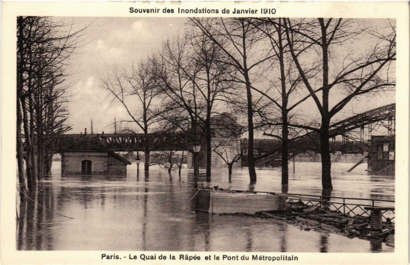 Carte postale ancienne Souvenir des Inondations. Paris Le Quai de la Rapée à Paris
