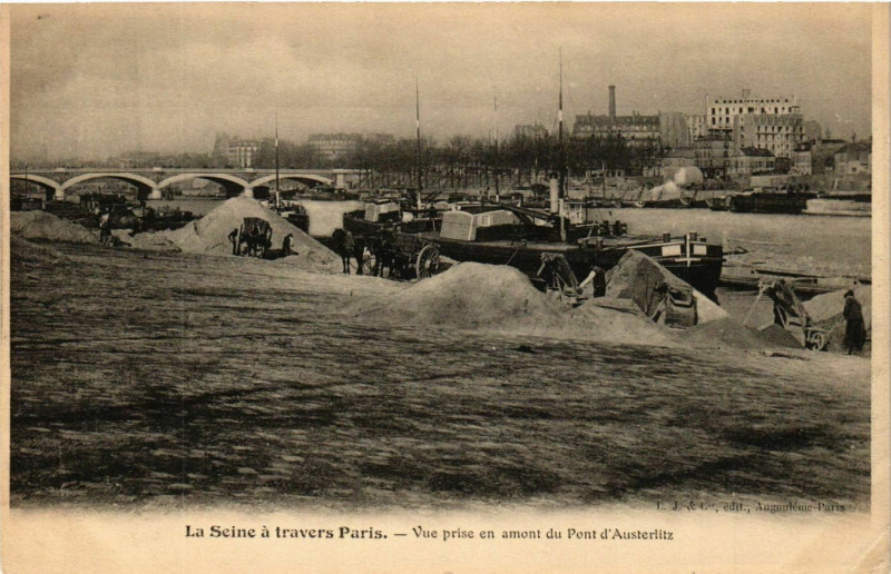 Carte postale ancienne Vu prise en amont du Pont d'Austerlitz à Paris 13e