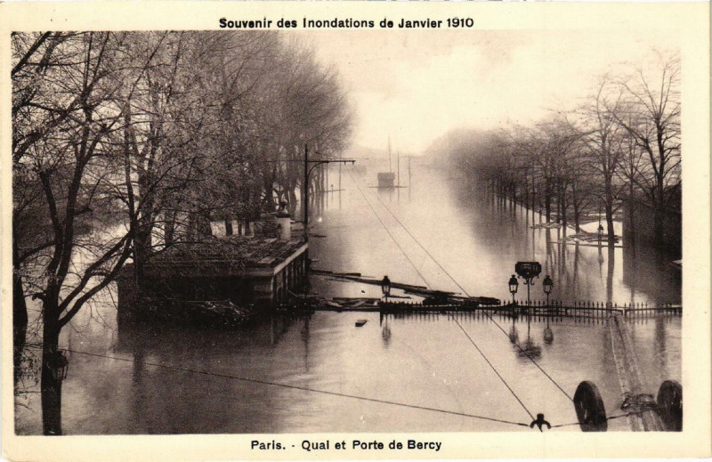 Carte postale ancienne Souvenir des Inondations. Paris Quai et Porte de Bercy à Paris