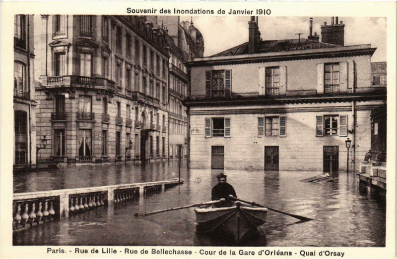 Carte postale ancienne Souvenir des Inondations. Paris Rue de Lille. Rue de Bellechasse à Paris