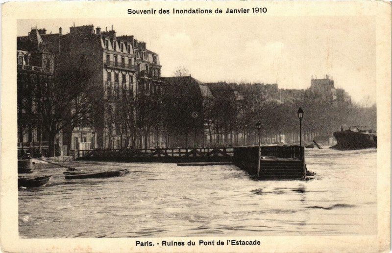 Carte postale ancienne Souvenir des Inondations. Paris Ruines du Pont de l'Estacade à Paris