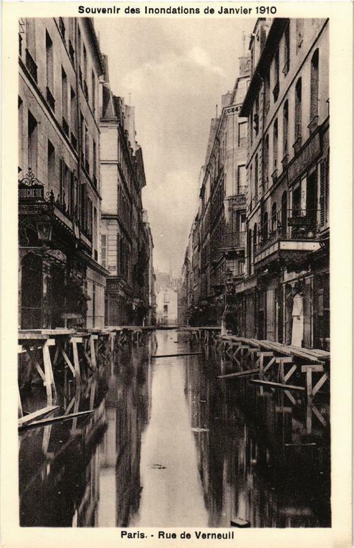 Carte postale ancienne Souvenir des Inondations. Paris Rue de Verneuil à Paris