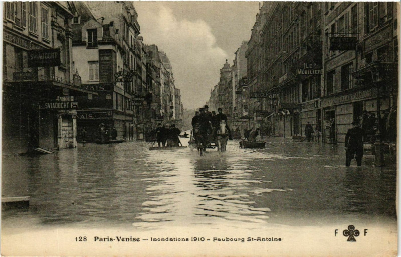 Carte postale ancienne Paris Venise Inondations 1910 Faubourg Saint-Antoine à Paris