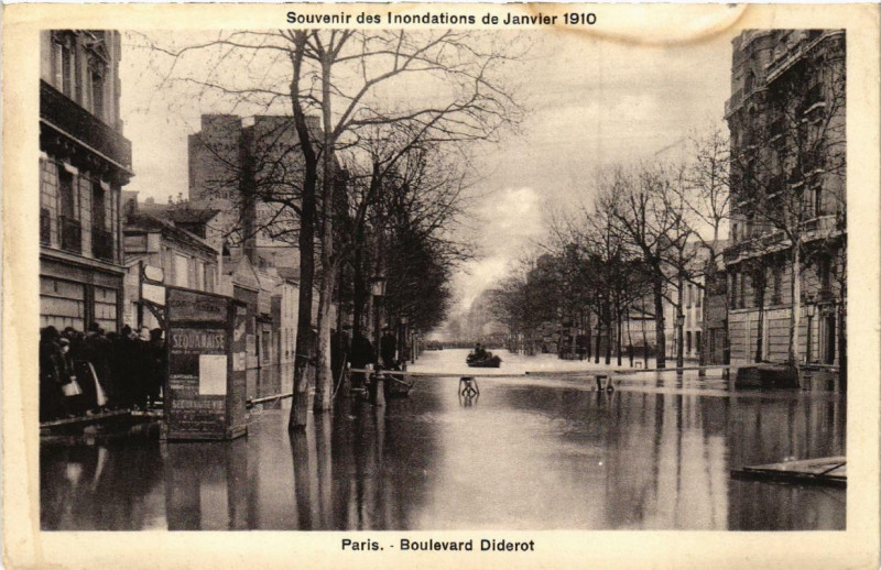 Carte postale ancienne Souvenir des Inondations. Paris Boulevard Diderot à Paris