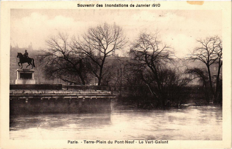 Carte postale ancienne Souvenir des Inondations Paris Terre-Plein Pont-Neuf Vert-Galant à Paris