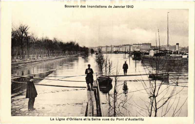 Carte postale ancienne Souvenir des Inondations. Paris La Ligne d'Orleans à Paris