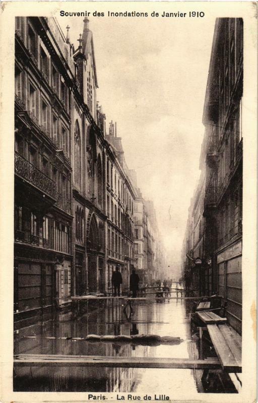 Carte postale ancienne Paris 7e - Souvenir des Inondations - La Rue de Lille  à Paris 7e