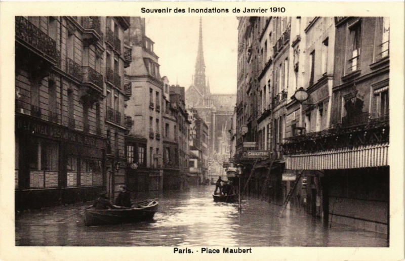 Carte postale ancienne Souvenir des Inondations. Paris Place Maubert à Paris