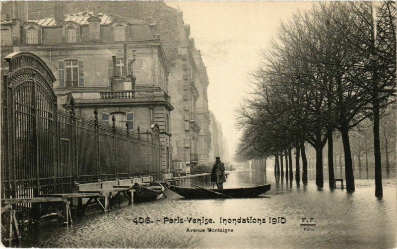 Carte postale ancienne Paris Venise Inondations 1910 Avenue Montaigne à Paris