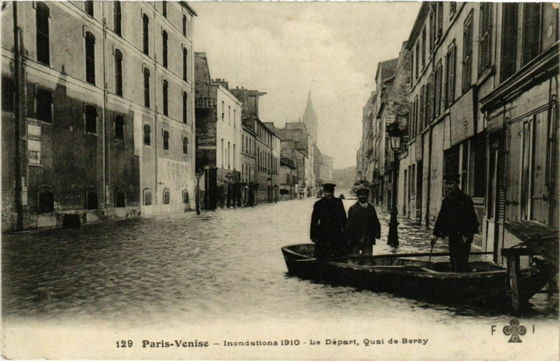 Carte postale ancienne Paris Venise Inondations 1910 Quai de Bercy à Paris