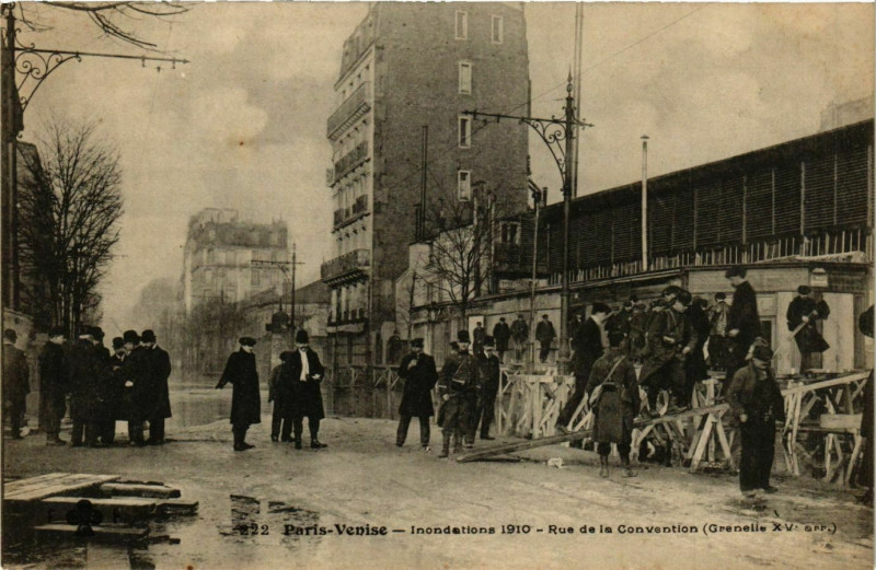 Carte postale ancienne Paris Venise Inondations 1910 Rue de la Convention à Paris