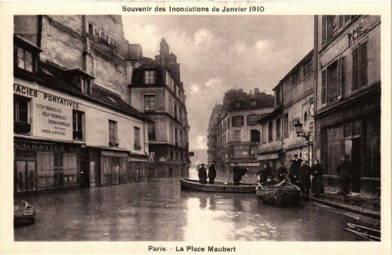 Carte postale ancienne Souvenir des Inondations. Paris La Place Maubert à Paris