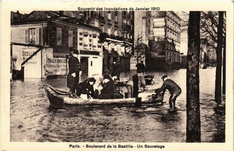 Carte postale ancienne Souvenir des Inondations. Paris Boulevard de la Bastille à Paris
