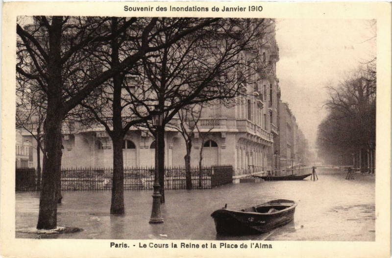 Carte postale ancienne Souvenir des Inondations. Paris Le Cours la Reine Place de l'Alma à Paris
