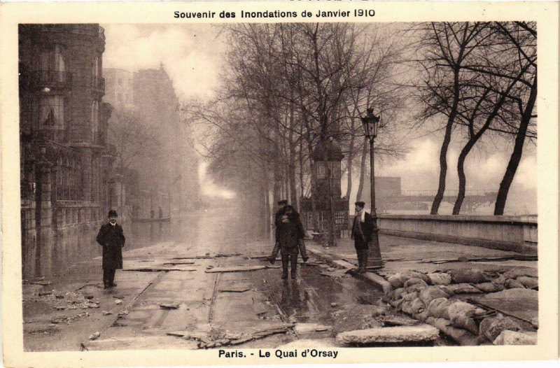 Carte postale ancienne Souvenir des Inondations. Paris Le Quai d'Orsay à Paris
