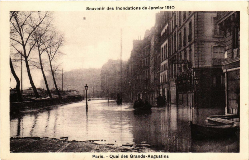 Carte postale ancienne Souvenir des Inondations. Paris Quai des Grands-Augustins à Paris