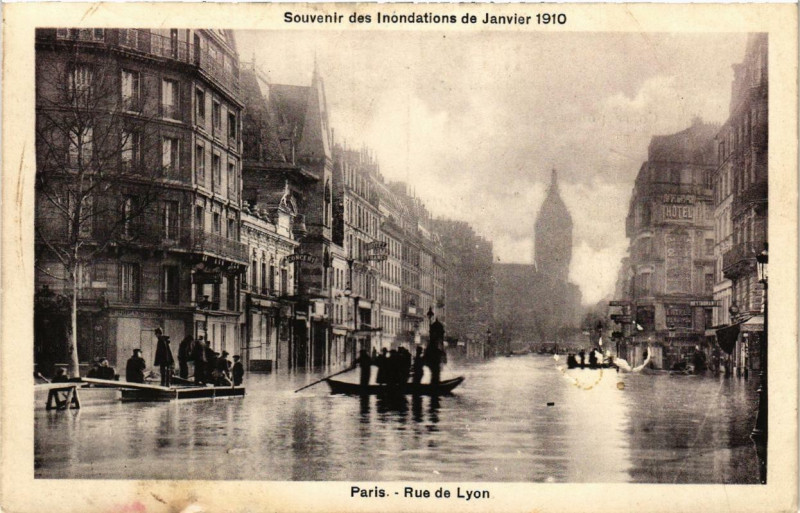 Carte postale ancienne Souvenir des Inondations. Paris Rue de Lyon à Paris