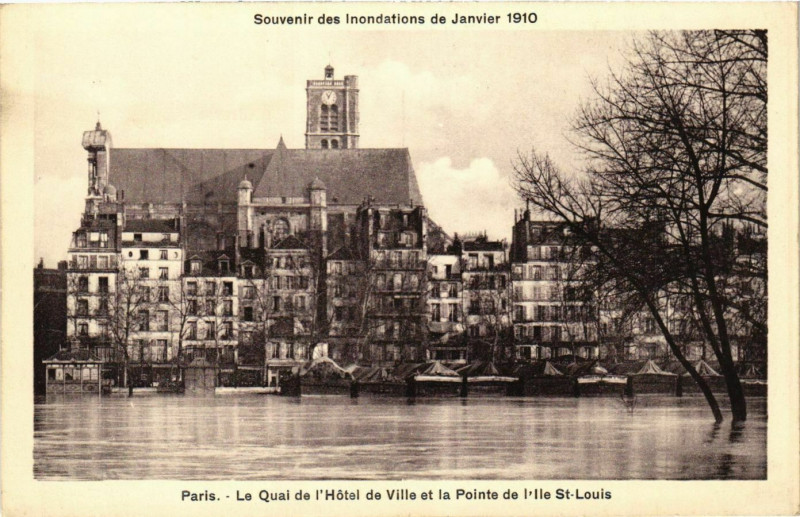 Carte postale ancienne Paris Souvenir des Inondations 1910 Quai de l'Hotel de Ville à Paris