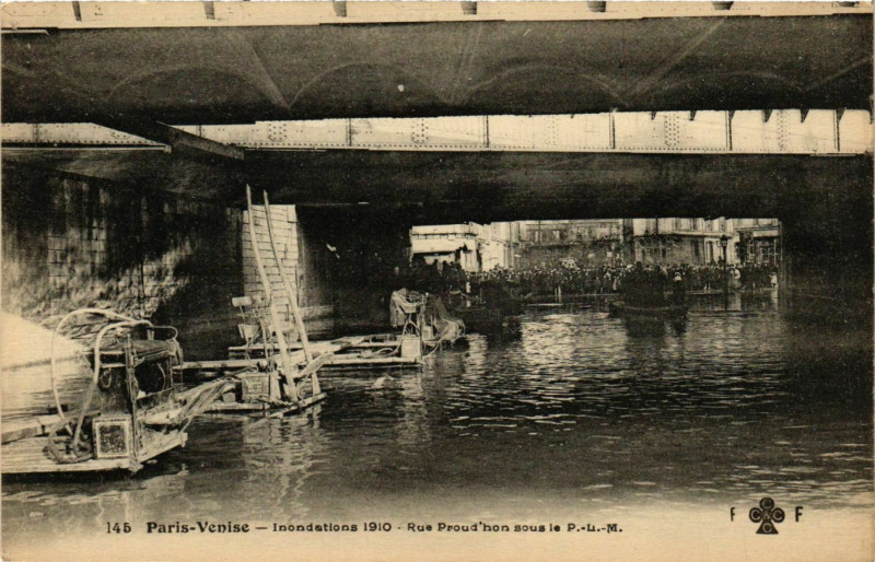 Carte postale ancienne Paris Venise - Inondations 1910 Rue Proud'hon à Paris