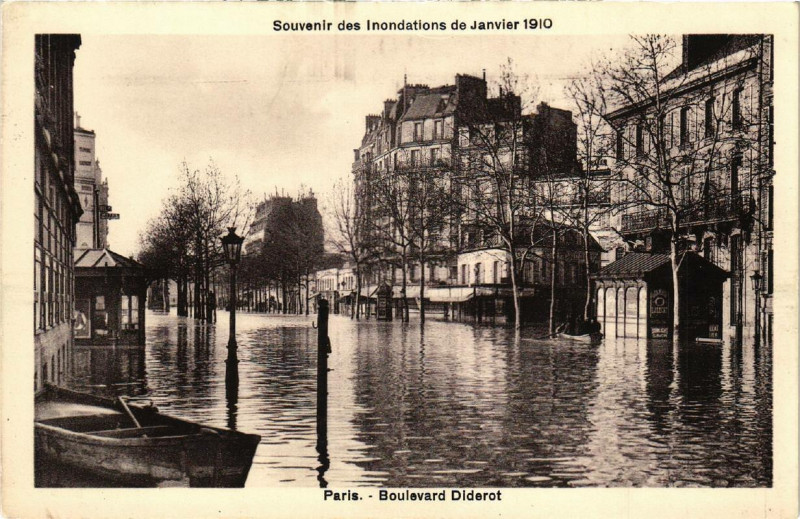 Carte postale ancienne Souvenir des Inondations. Paris Boulevard Diderot à Paris
