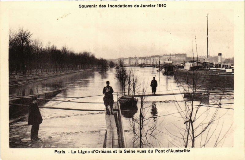 Carte postale ancienne Souvenir des Inondations. Paris La Ligne d'Orleans à Paris