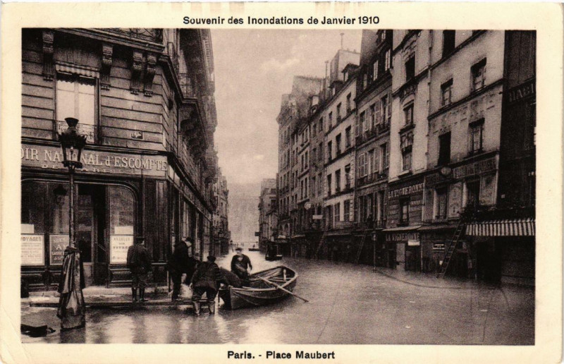 Carte postale ancienne Souvenir des Inondations. Paris Place Maubert à Paris