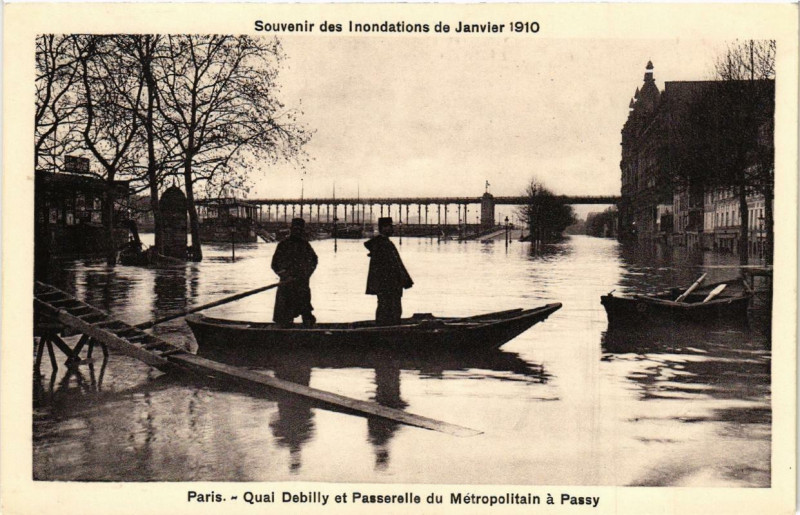 Carte postale ancienne Souvenir des Inondations. Paris Quai Debilly Metropolitain à Paris