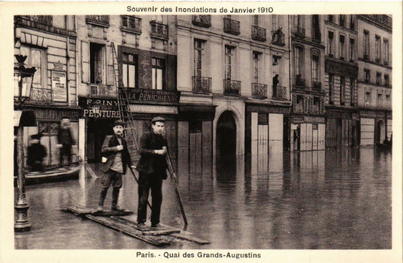 Carte postale ancienne Souvenir des Inondations. Paris Quai des Grands-Augustins à Paris