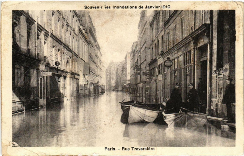 Carte postale ancienne Souvenir des Inondations. Paris Rue Traversiere à Paris