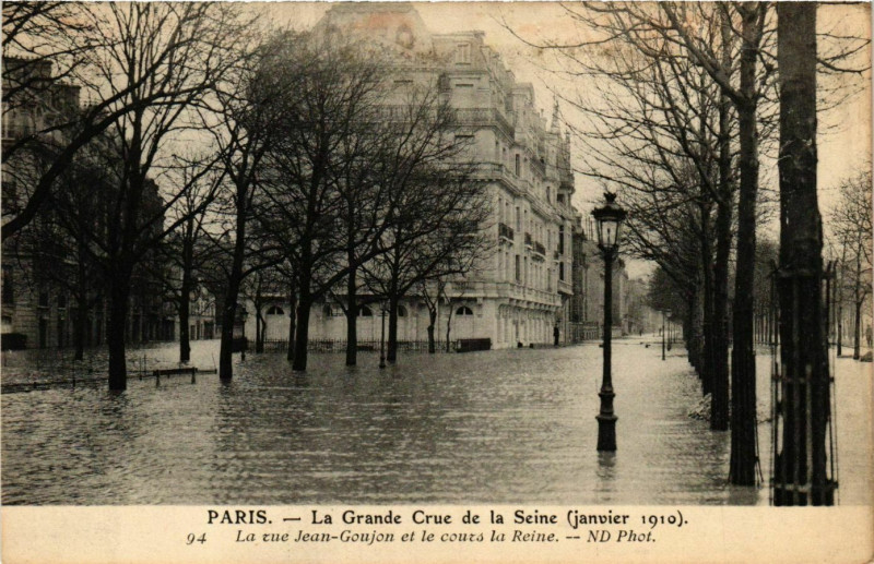 Carte postale ancienne Paris La grande Crue de la Seine 1910 Rue Jean-Houjon à Paris