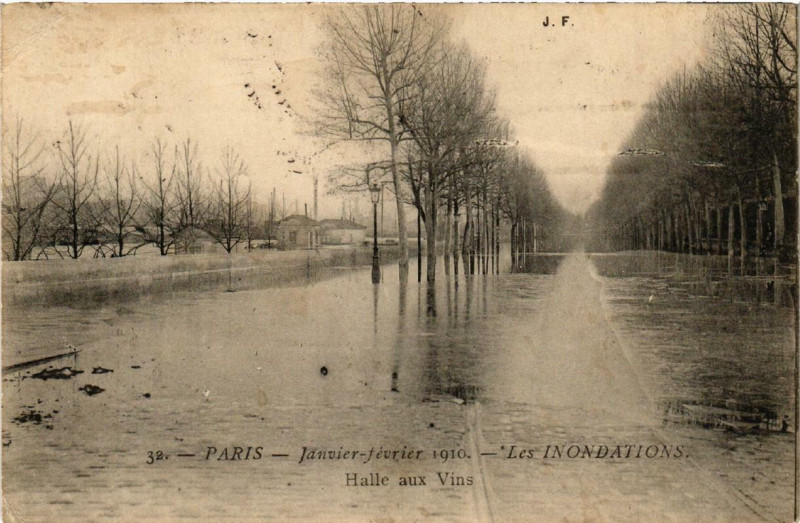 Carte postale ancienne Paris Les Inondations 32 Halle aux Vins à Paris