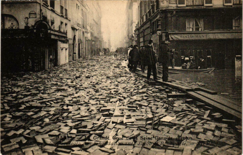 Carte postale ancienne Paris La Grande Crue de la Seine 1910 Rue Jacob et Bonaparte à Paris