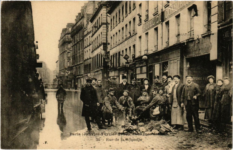 Carte postale ancienne Paris Les Inondations 34 Rue de la Roquette à Paris