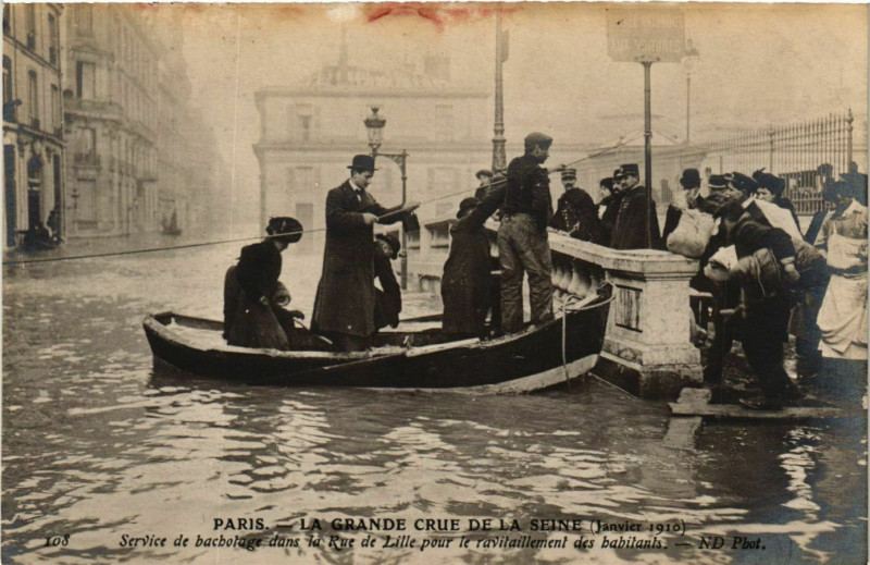 Carte postale ancienne Paris La Grande Crue de la Seine 1910 Rue de Lille à Paris