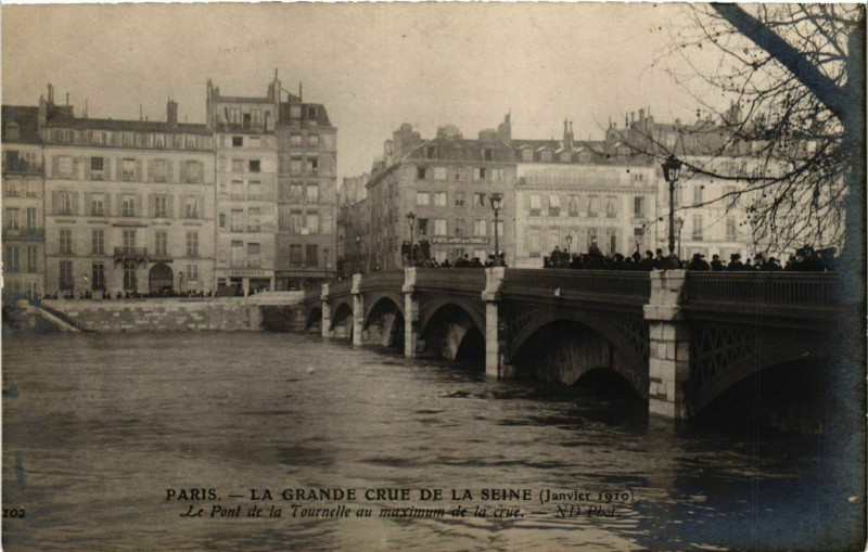 Carte postale ancienne Paris La Grande Crue de la Seine 1910 Pont de la Tournelle à Paris