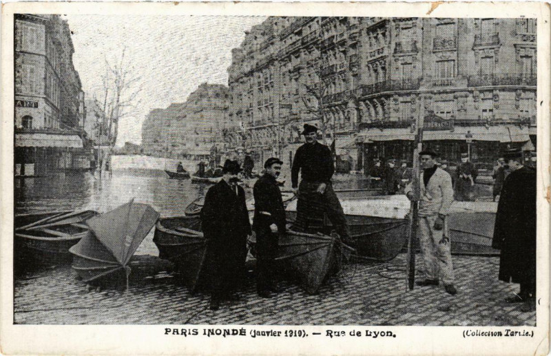 Carte postale ancienne Paris inondé (janvier 1910) - Rue de Lyon à Paris 12e