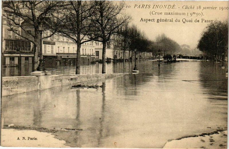Carte postale ancienne Paris inondé - Cliché 28 janvier 1910 - Aspect général du Quai de Passy à Paris 16e