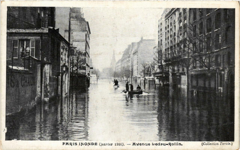 Carte postale ancienne Paris Inondé (Janvier 1910) - Avenue Ledru-Rollin à Paris 12e