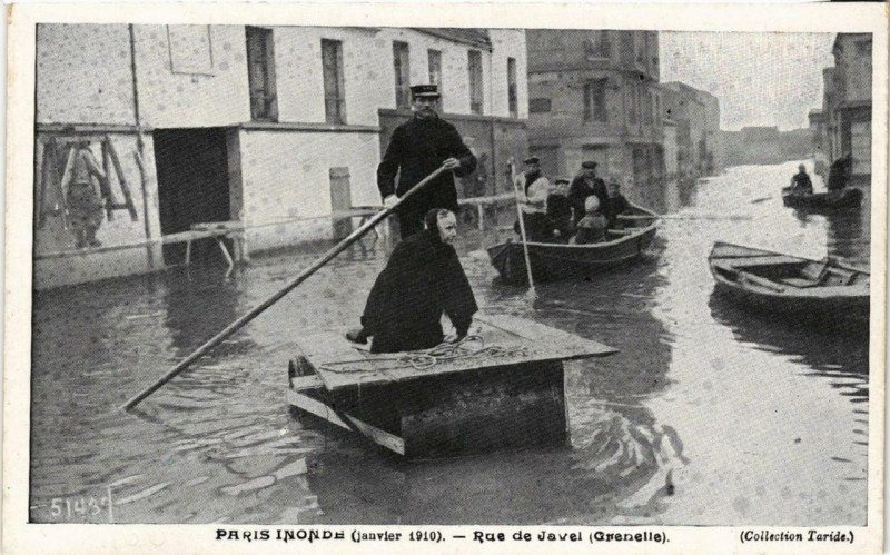 Carte postale ancienne Paris inondé (janvier 1910) - Rue de Javel (Grenelle) à Paris 15e