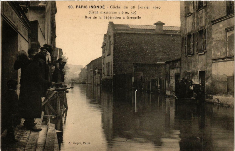 Carte postale ancienne Paris inondé - Cliché du 28 Janvier 1910 - Rue de la Fédération à Grenelle à Paris 15e