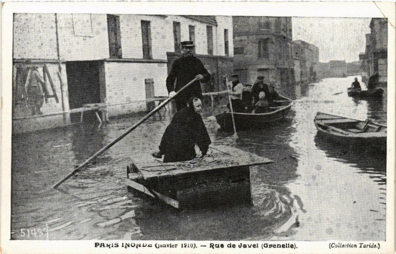 Carte postale ancienne Paris inondé (janvier 1910) - Rue de Javel (Grenelle) à Paris 15e