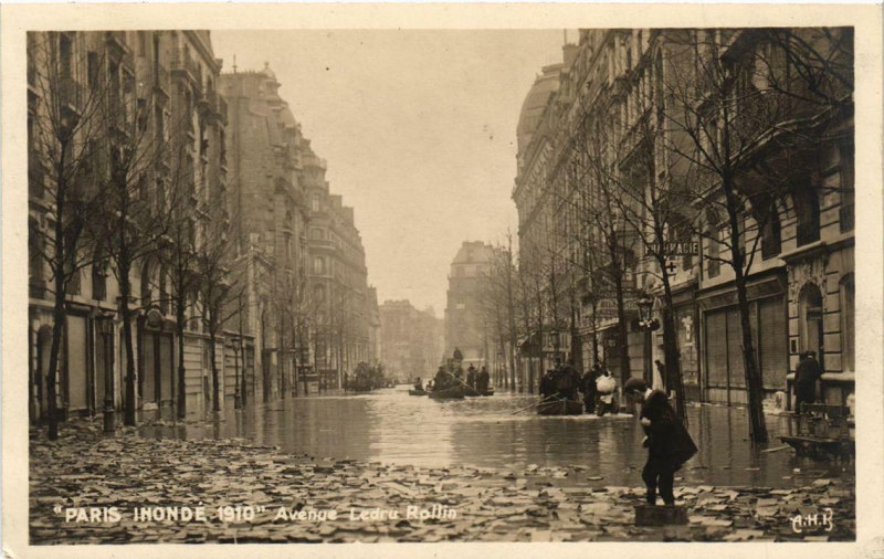 Carte postale ancienne Paris Inonde 1910. Avenue Ledru-Rollin à Paris