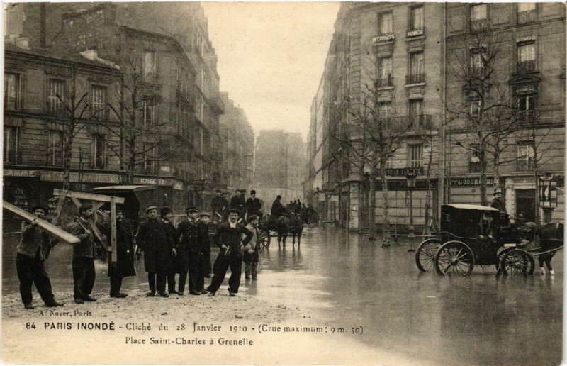 Carte postale ancienne Paris inondé - Cliché du 28 Janvier 1910 - Place Saint-Charles à Grenelle à Paris 15e