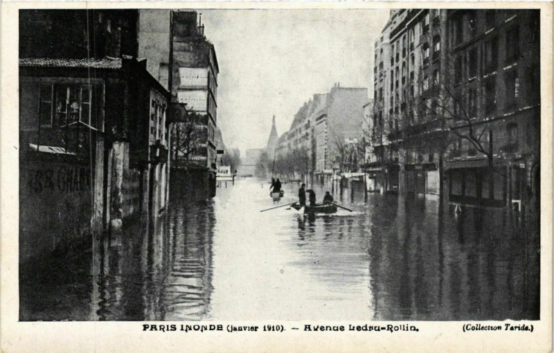 Carte postale ancienne Paris Inondé (Janvier 1910) - Avenue Ledru-Rollin à Paris 12e