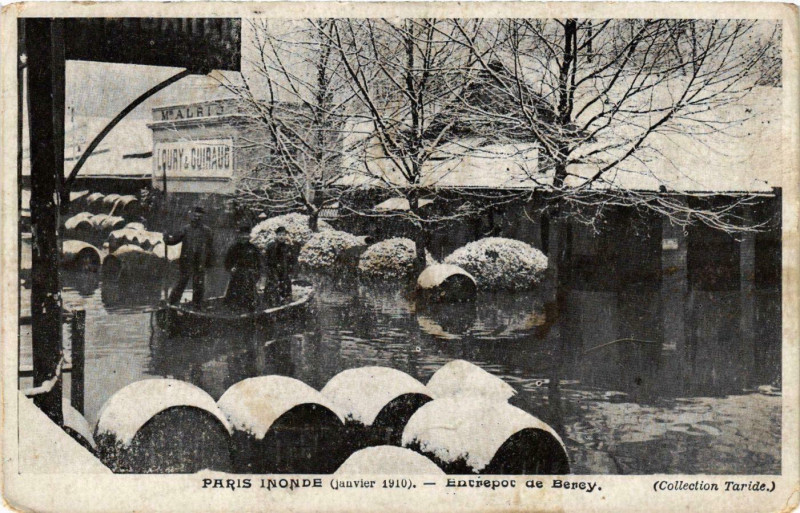 Carte postale ancienne Paris 12e - Paris Inondé - Entrepôt de Bercy à Paris 12e