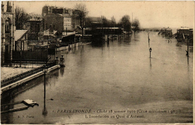Carte postale ancienne Paris inondé - Cliché du 28 Janvier 1910 - L'Inondation au Quai d'Auteuil à Paris 16e